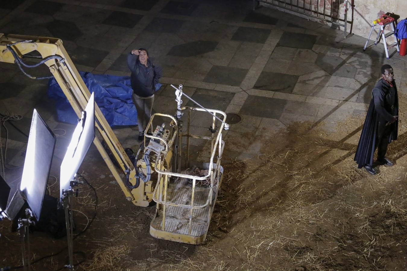 Rodaje nocturno de la serie &#039;Still Star Crossed&#039; en la calle Compañía de Salamanca