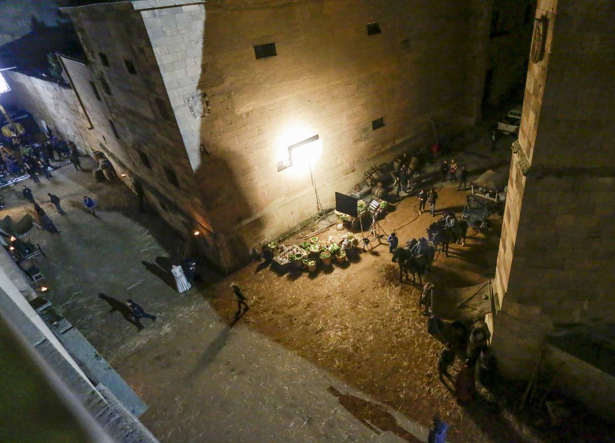 Rodaje nocturno de la serie &#039;Still Star Crossed&#039; en la calle Compañía de Salamanca