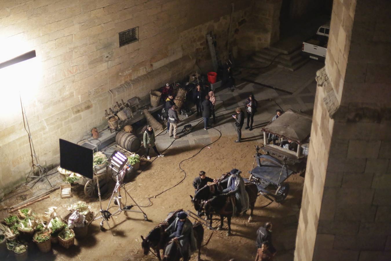 Rodaje nocturno de la serie &#039;Still Star Crossed&#039; en la calle Compañía de Salamanca
