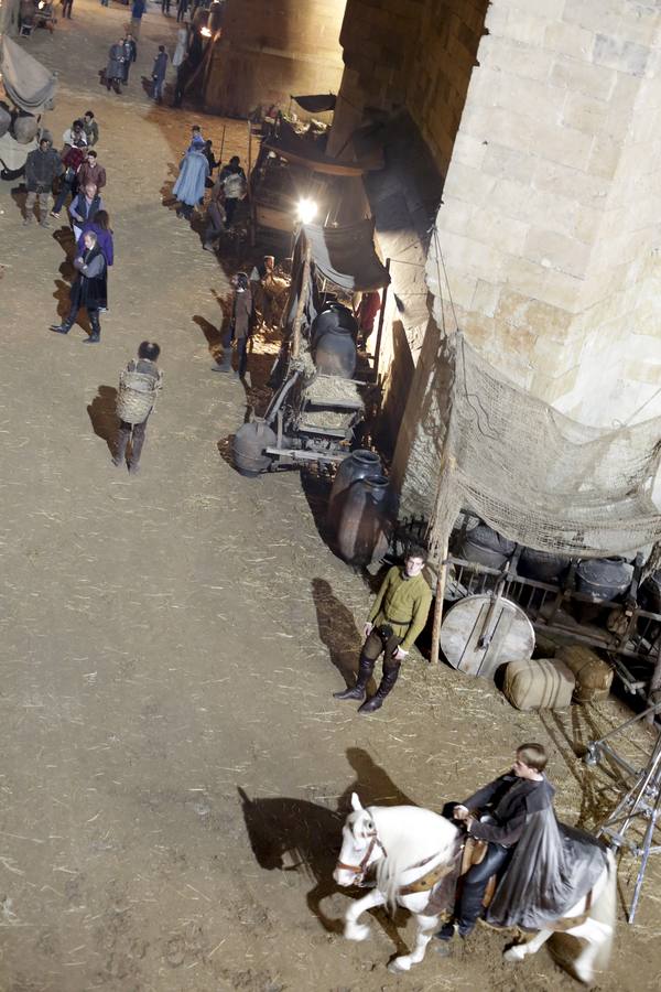Rodaje nocturno de la serie &#039;Still Star Crossed&#039; en la calle Compañía de Salamanca