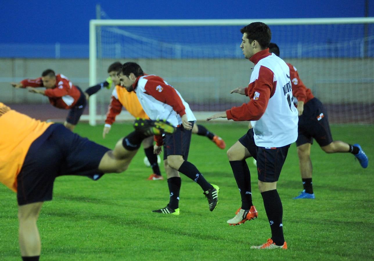 La selección de Castilla y León de fútbol entrena en Medina del Campo