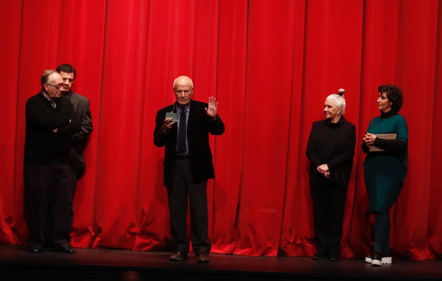 Francisco Regueiro recibe la Espiga de Oro de Honor de la Seminci