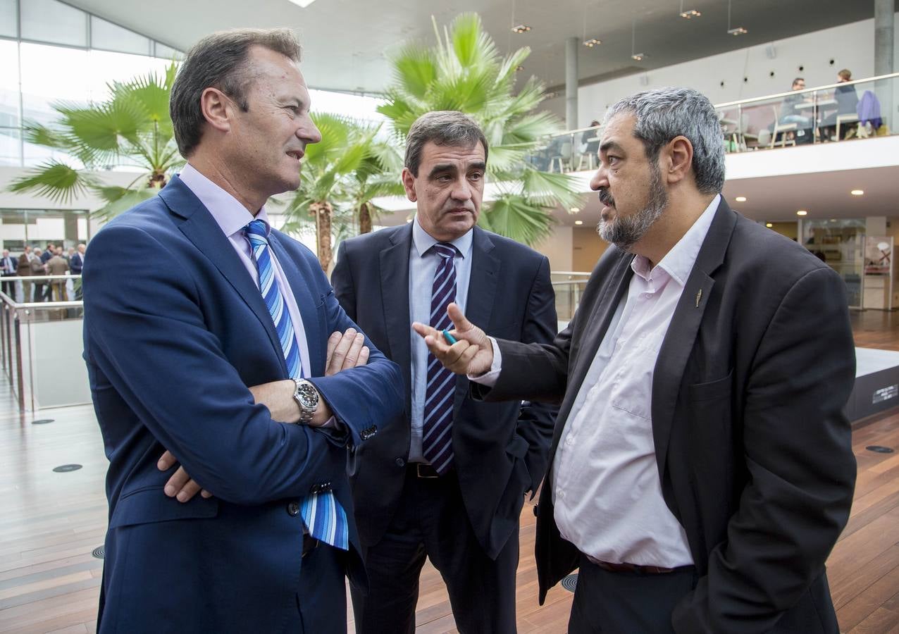 Miguel Ángel Revilla presenta en Valladolid un nuevo servicio del Puerto de Santander