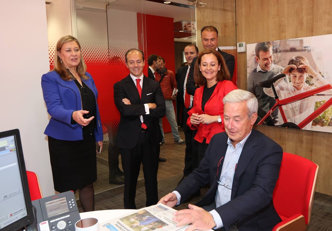 El Banco Santander inaugura la nueva &#039;Smart Red&#039; en la calle Santiago de Valladolid