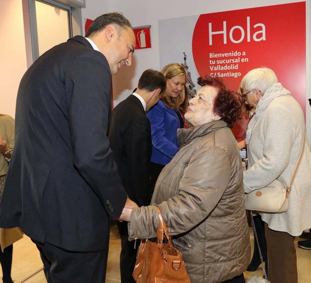 El Banco Santander inaugura la nueva &#039;Smart Red&#039; en la calle Santiago de Valladolid