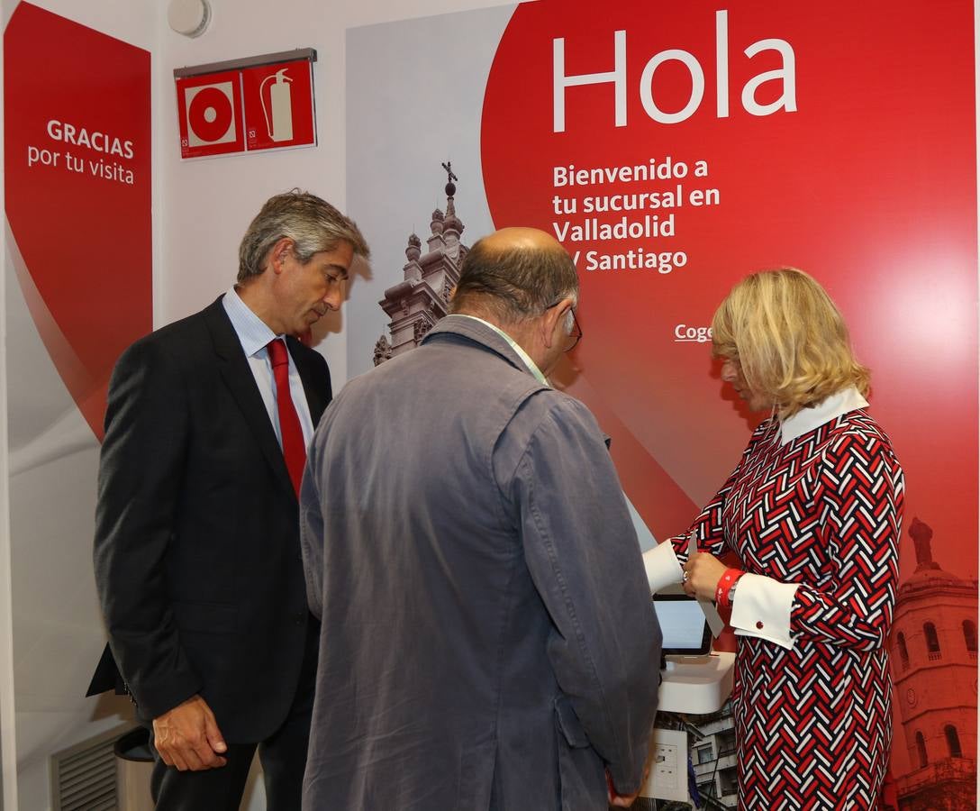 El Banco Santander inaugura la nueva &#039;Smart Red&#039; en la calle Santiago de Valladolid