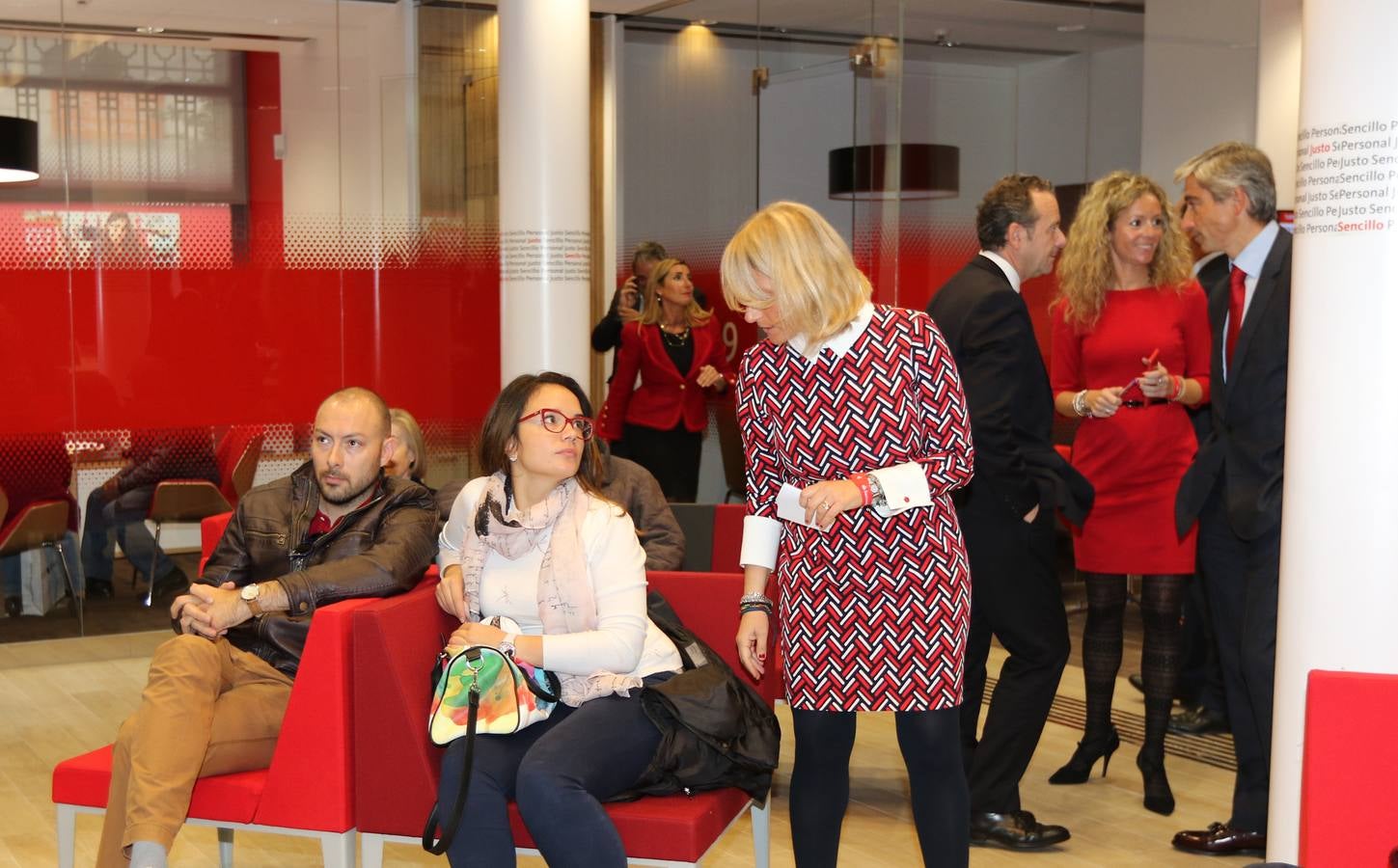 El Banco Santander inaugura la nueva &#039;Smart Red&#039; en la calle Santiago de Valladolid