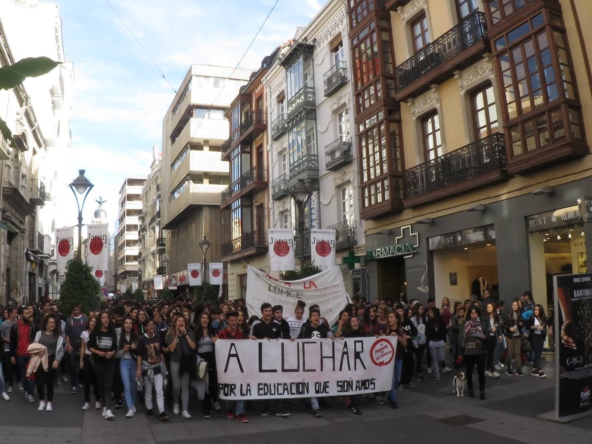 Los estudiantes toman el centro de la ciudad contra la Lomce