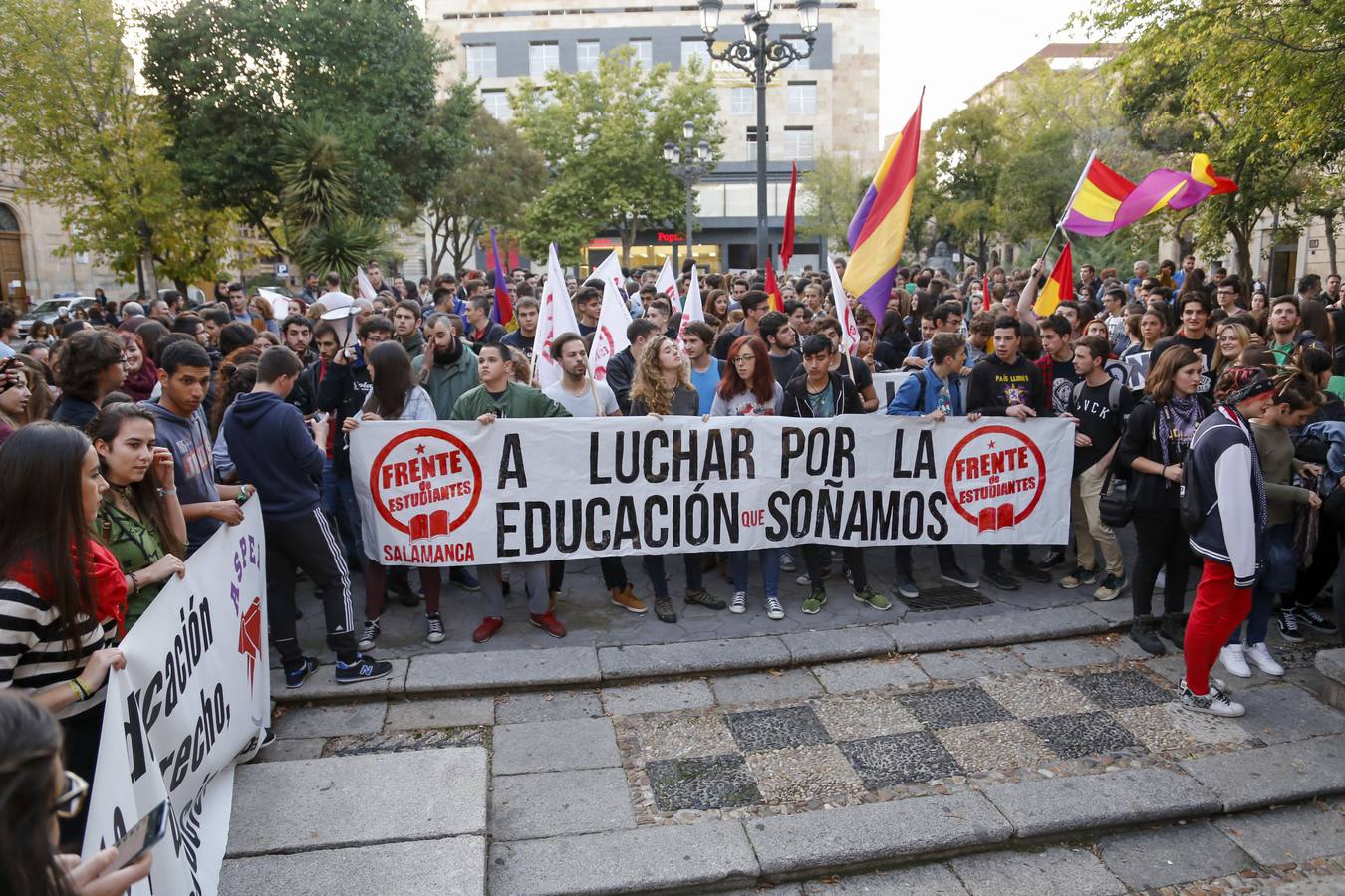 Estudiantes salmantinos secundan la huelga conta la Lomce y las reválidas