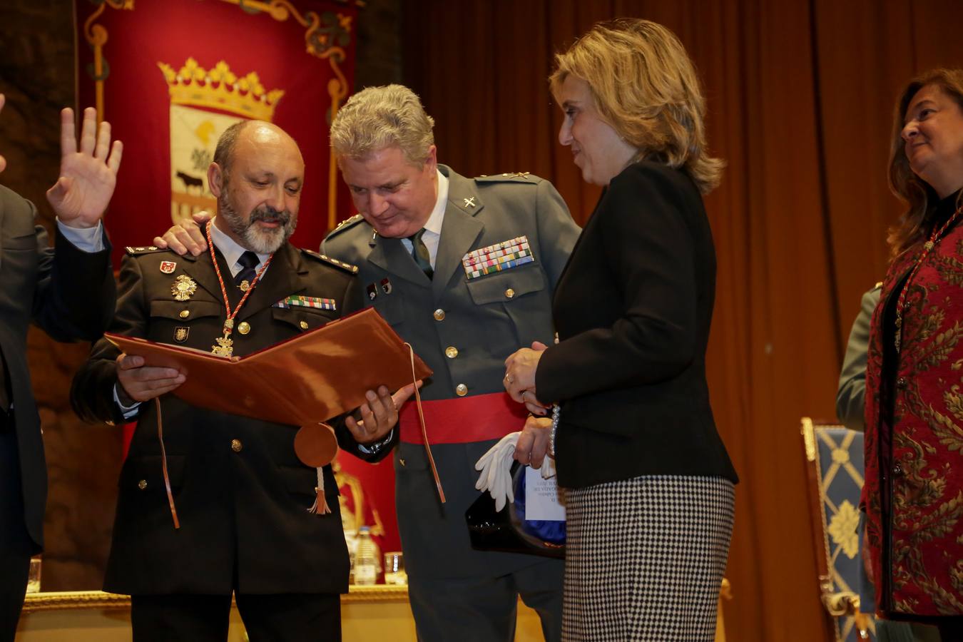 La Policía Nacional y La Guardia Civil reciben la Medalla de Oro de Salamanca