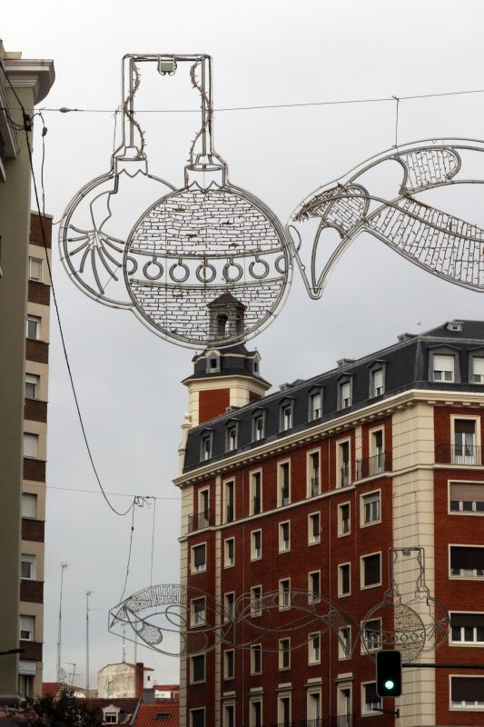 Las calles Gamazo, Miguel Íscar y el paseo de Zorrilla de Valladolid ya están adornadas con las luces de Navidad