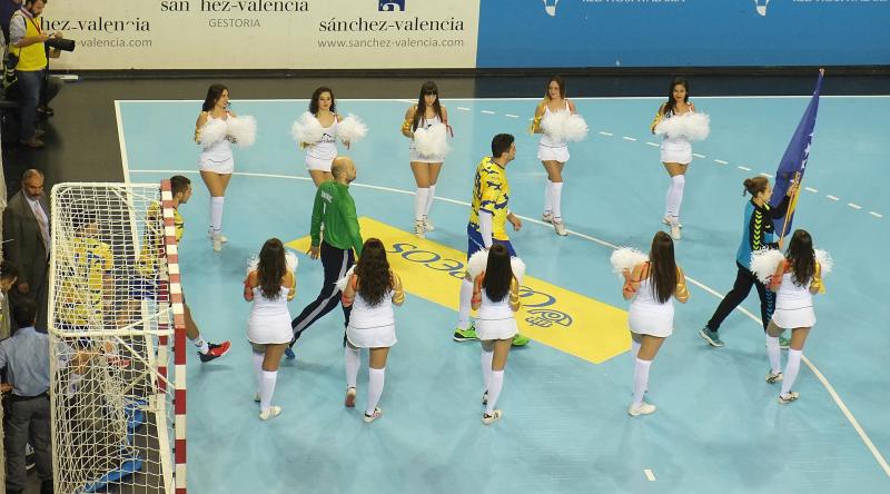 Partido de balonmano España-Bosnia en el polideportivo Huerta del Rey de Valladolid