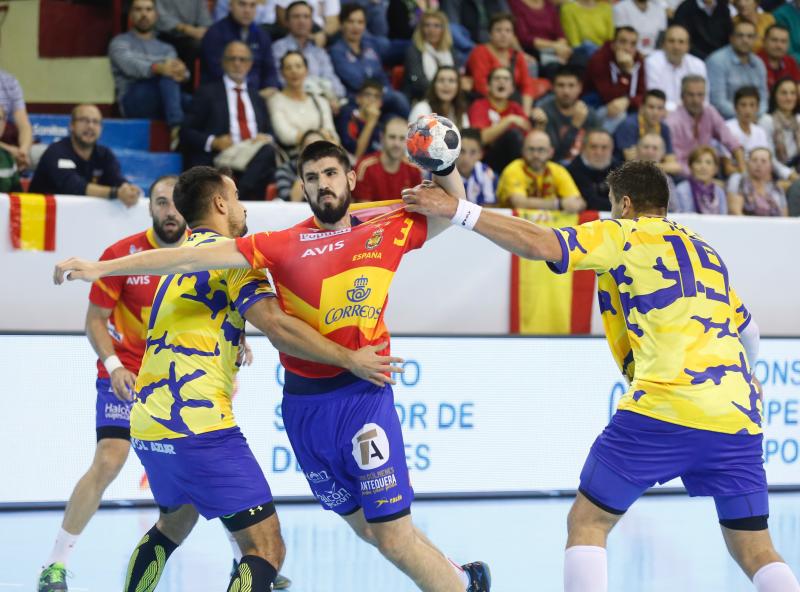 Partido de balonmano España-Bosnia en el polideportivo Huerta del Rey de Valladolid