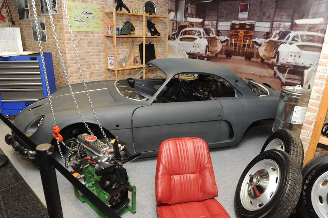 Exposición de vehículos históricos en Arroyo de la Encomienda