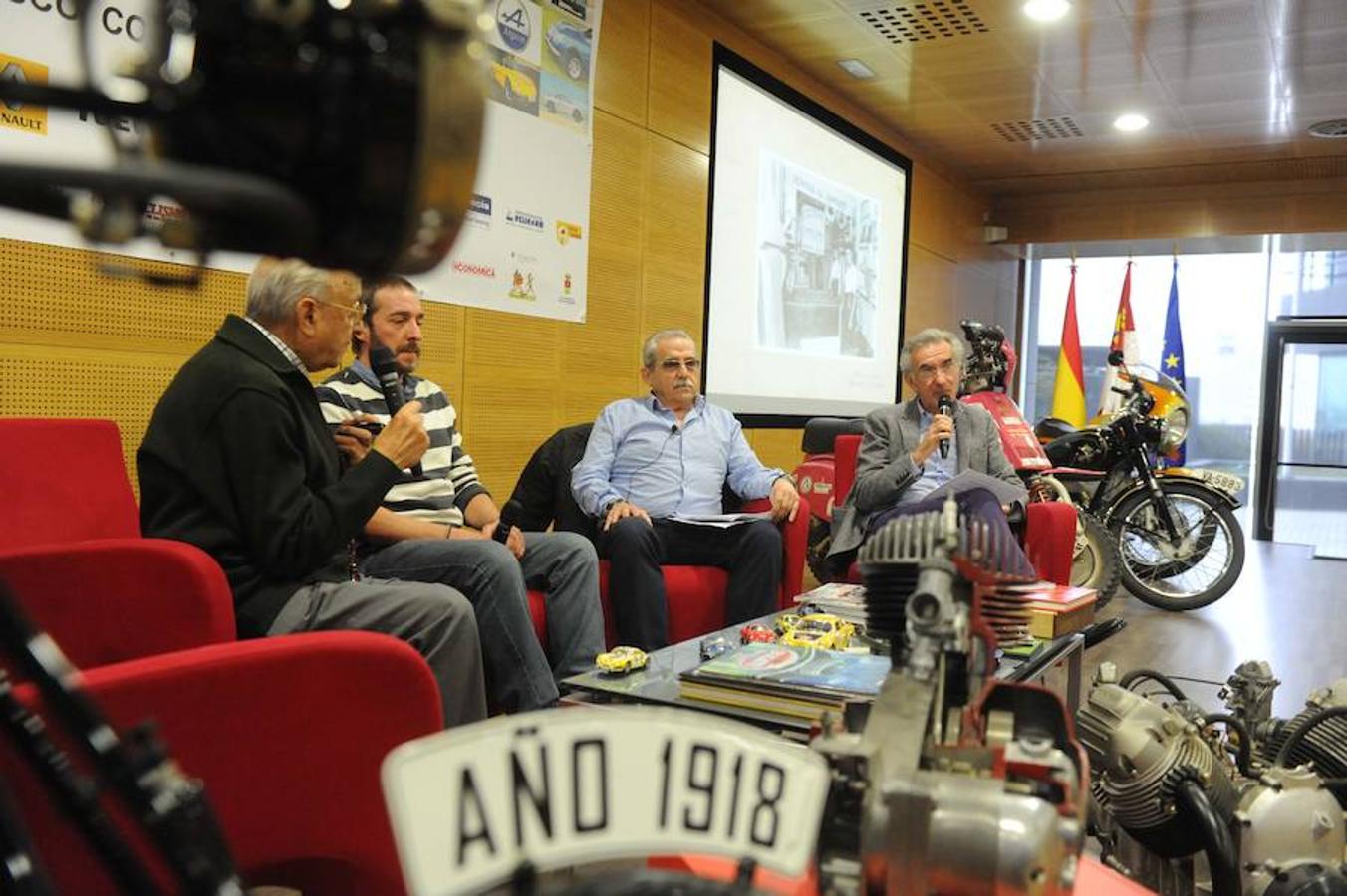 Exposición de vehículos históricos en Arroyo de la Encomienda