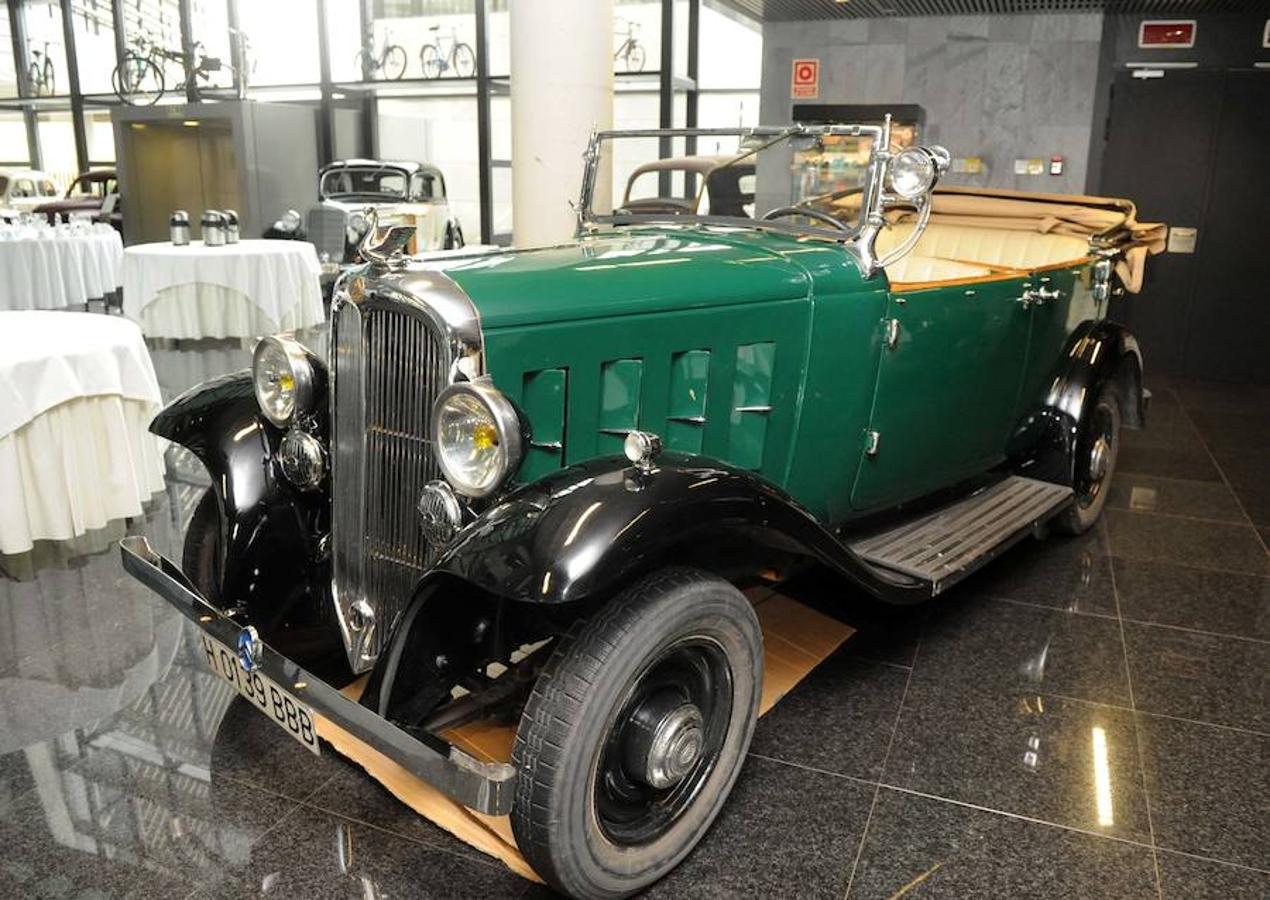 Exposición de vehículos históricos en Arroyo de la Encomienda