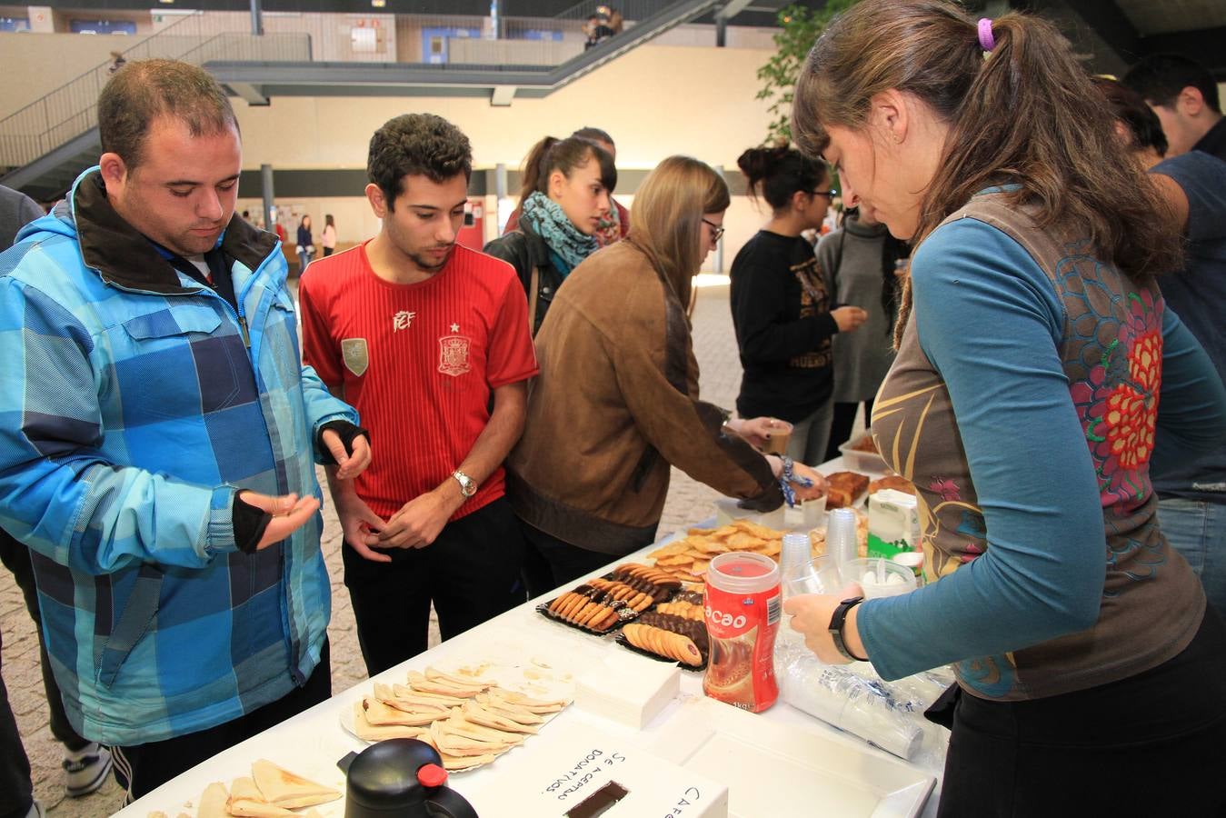 Desayuno solidario en el campus Maria Zambrano de Segovia para un proyecto educativo en África