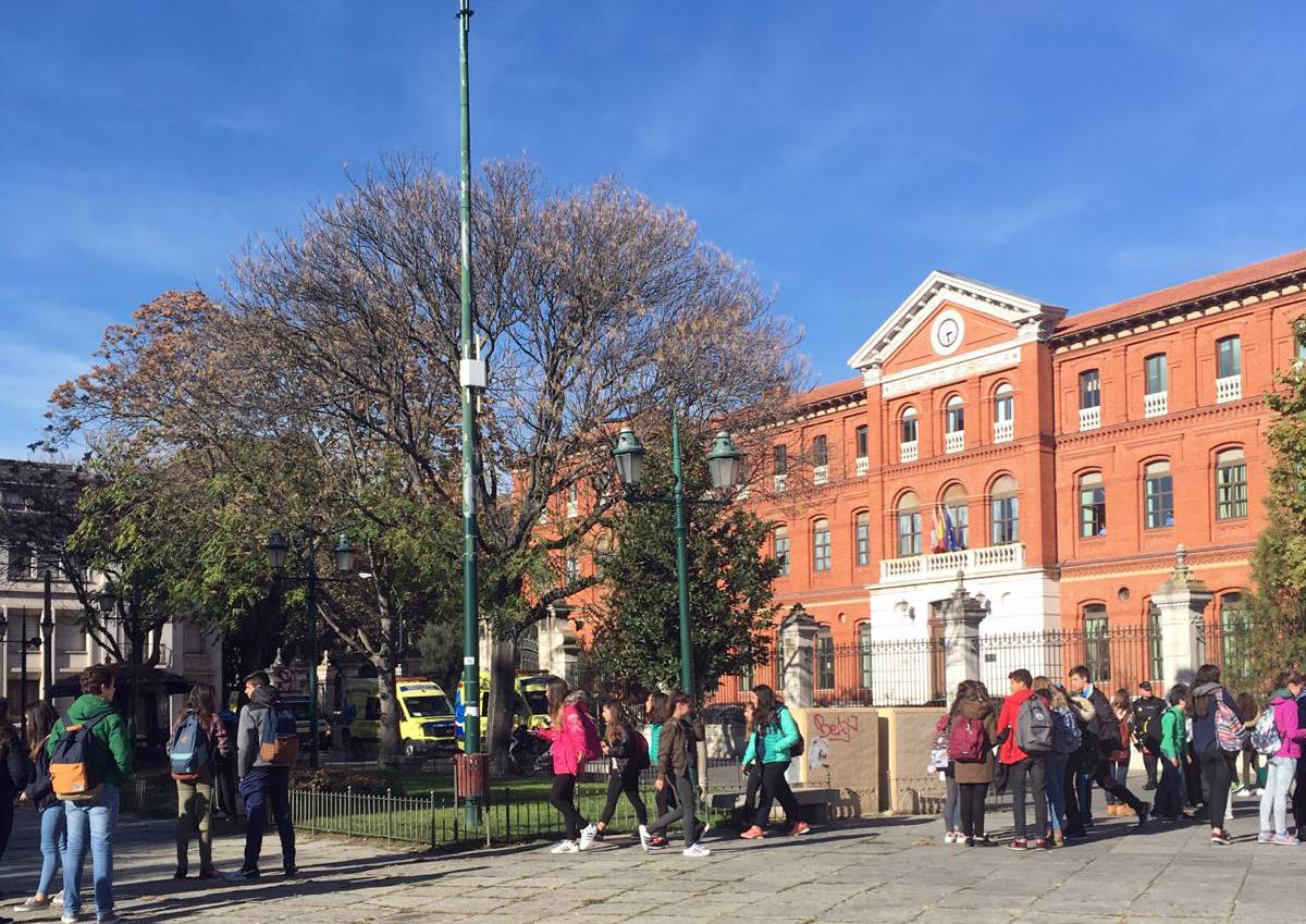 Desalojan el instituto Zorrilla de Valladolid por un gas tóxico
