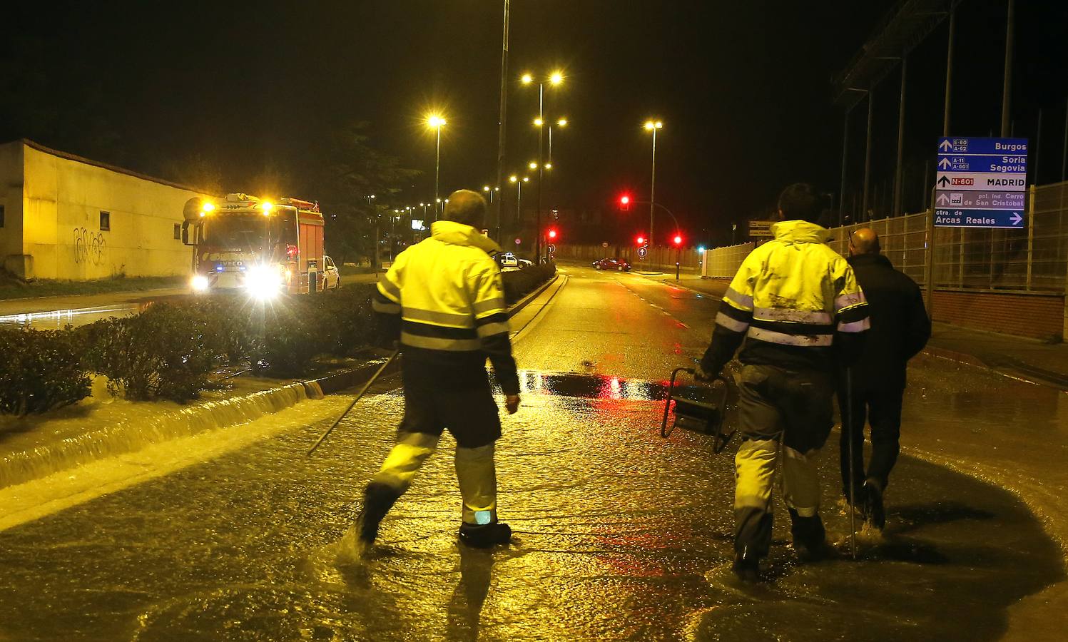 Reventón de una tubería en la Avenida de Zamora