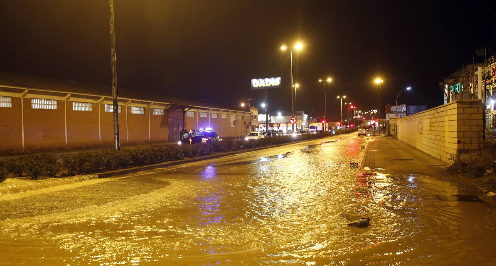 Reventón de una tubería en la Avenida de Zamora