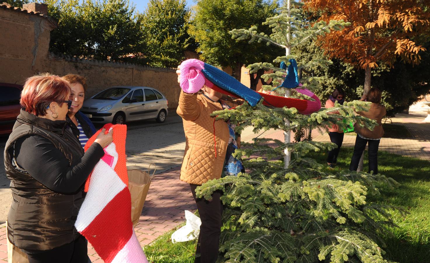 Vecinos de Pozaldez visten el pueblo con ganchillo