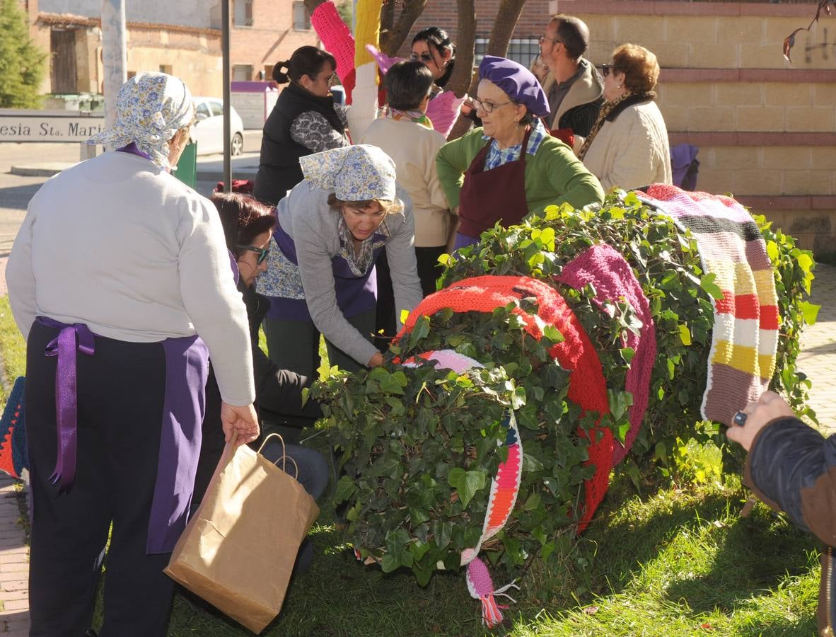 Vecinos de Pozaldez visten el pueblo con ganchillo