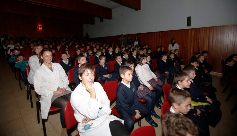Lectura del manifiesto en el Mes de la Infancia el colegio Dominicas de Palencia