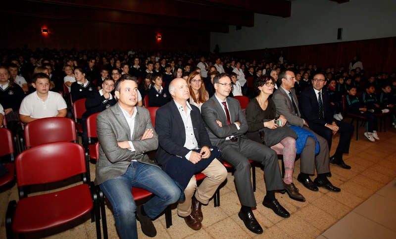 Lectura del manifiesto en el Mes de la Infancia el colegio Dominicas de Palencia