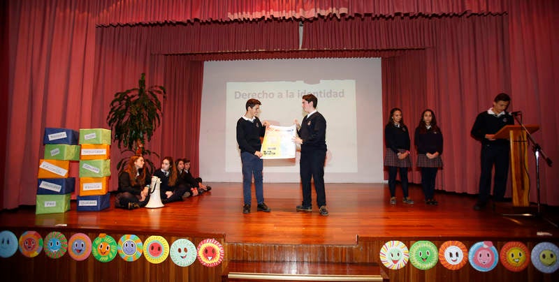 Lectura del manifiesto en el Mes de la Infancia el colegio Dominicas de Palencia