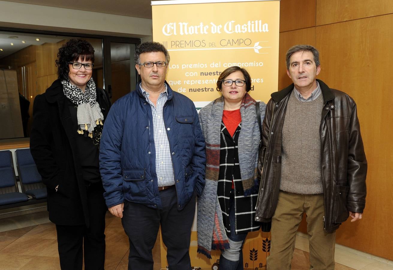 Pilar Sastre, esposa de Alberto de Paz, alcalde de Villavicencio de los Caballeros, junto a Francisca Barreales, esposa del concejal Sabino de la Rosa.