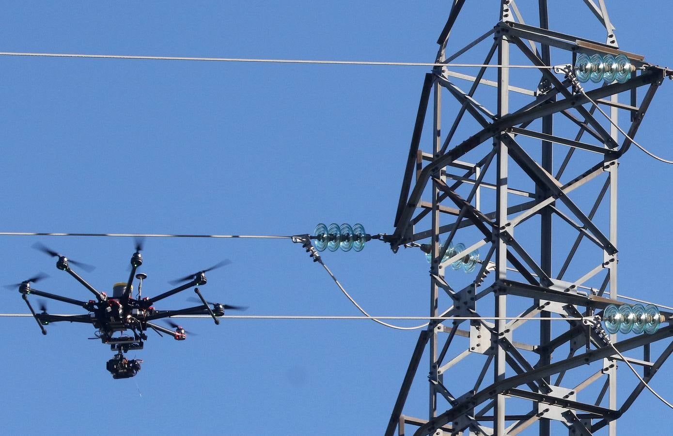 Unión Fenosa inspecciona las líneas eléctricas de Segovia con drones