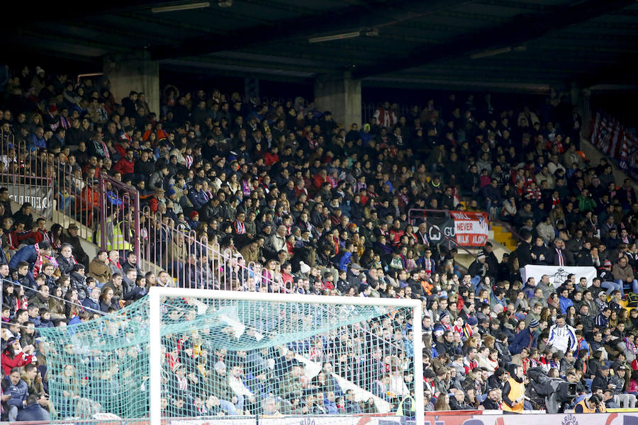 Los aficionados llenan el Helmántico durante el partido copero entre el Guijuelo y el Atlético de Madrid (1/2)