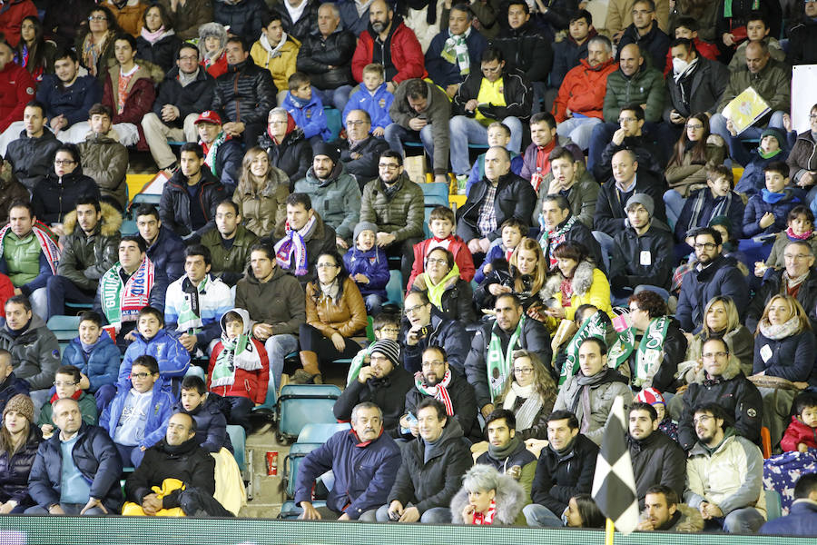 Los aficionados llenan el Helmántico durante el partido copero entre el Guijuelo y el Atlético de Madrid (1/2)