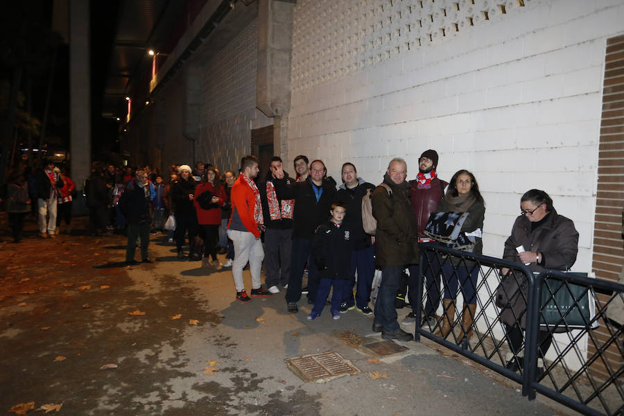 Los aficionados llenan el Helmántico durante el partido copero entre el Guijuelo y el Atlético de Madrid (1/2)