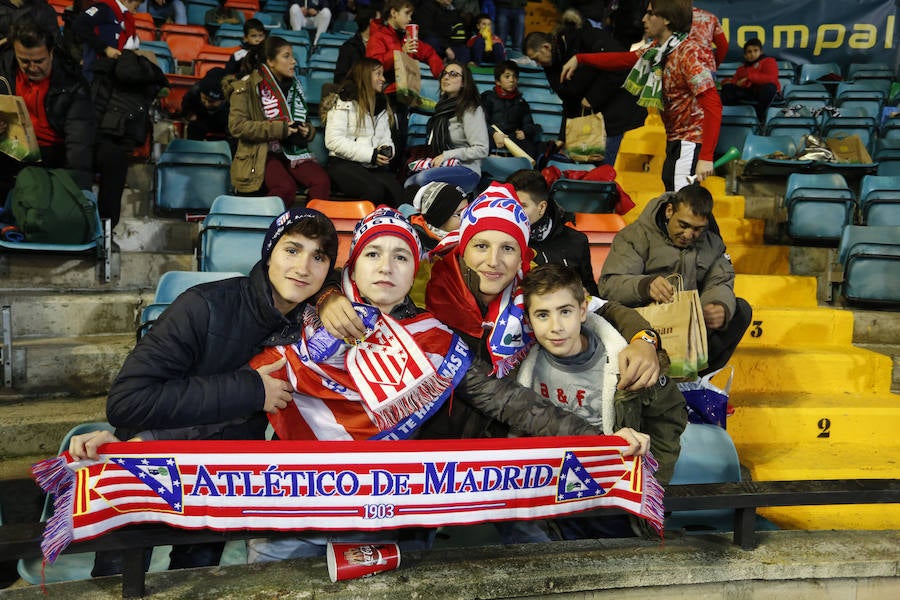 Los aficionados llenan el Helmántico durante el partido copero entre el Guijuelo y el Atlético de Madrid (1/2)