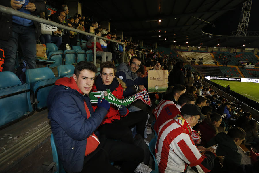 Los aficionados llenan el Helmántico durante el partido copero entre el Guijuelo y el Atlético de Madrid (1/2)