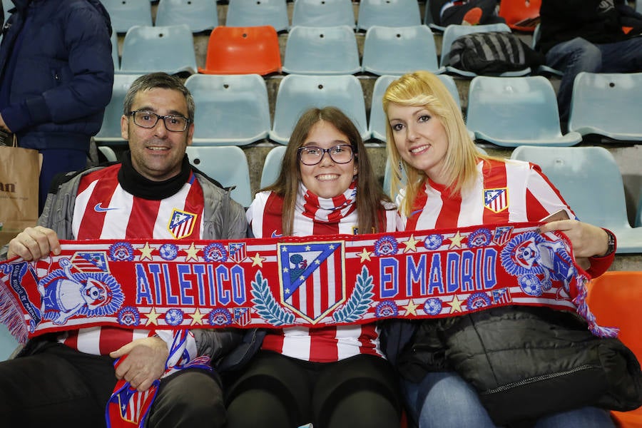 Los aficionados llenan el Helmántico durante el partido copero entre el Guijuelo y el Atlético de Madrid (1/2)