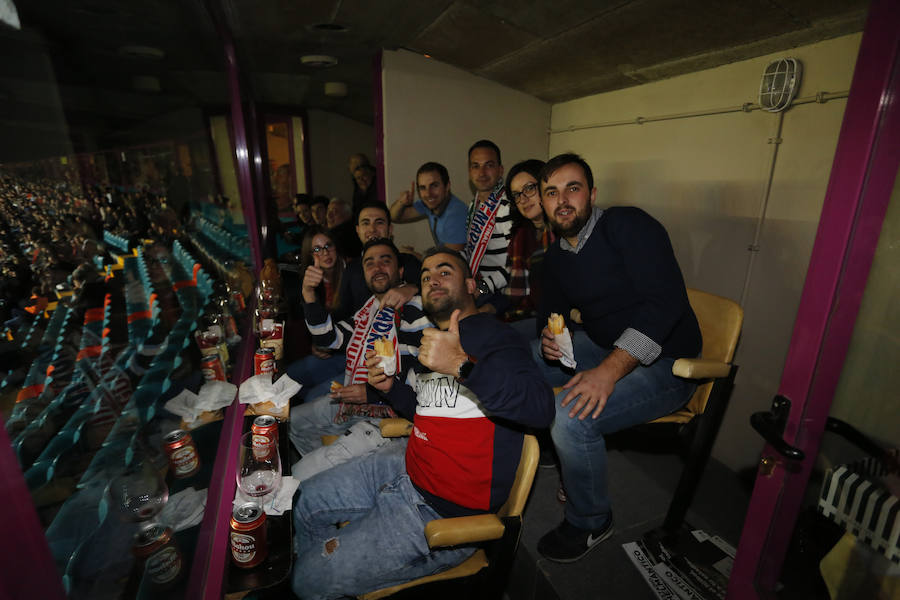 Los aficionados llenan el Helmántico durante el partido copero entre el Guijuelo y el Atlético de Madrid (2/2)