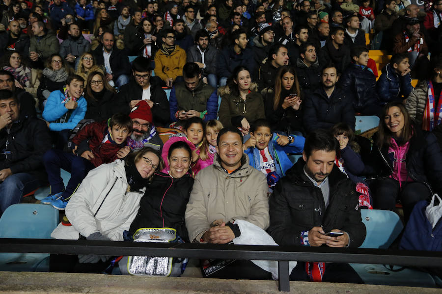Los aficionados llenan el Helmántico durante el partido copero entre el Guijuelo y el Atlético de Madrid (2/2)