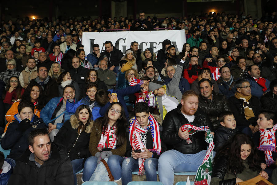 Los aficionados llenan el Helmántico durante el partido copero entre el Guijuelo y el Atlético de Madrid (2/2)