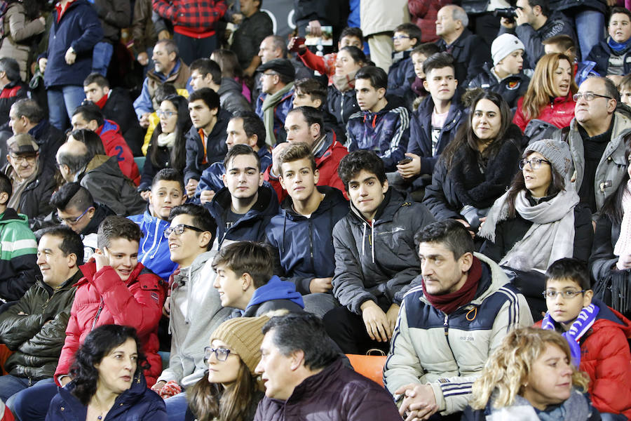 Los aficionados llenan el Helmántico durante el partido copero entre el Guijuelo y el Atlético de Madrid (2/2)