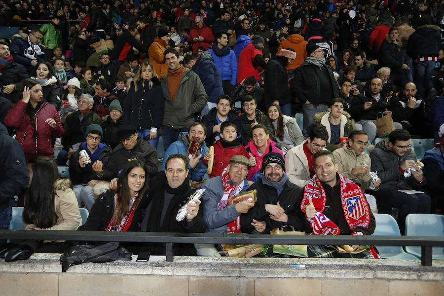 Los aficionados llenan el Helmántico durante el partido copero entre el Guijuelo y el Atlético de Madrid (2/2)