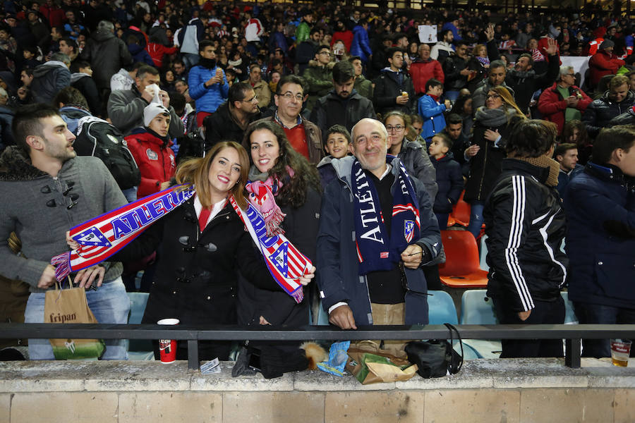 Los aficionados llenan el Helmántico durante el partido copero entre el Guijuelo y el Atlético de Madrid (2/2)