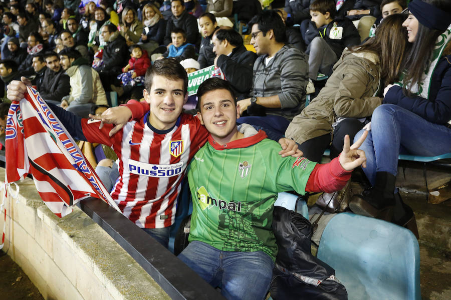 Los aficionados llenan el Helmántico durante el partido copero entre el Guijuelo y el Atlético de Madrid (2/2)