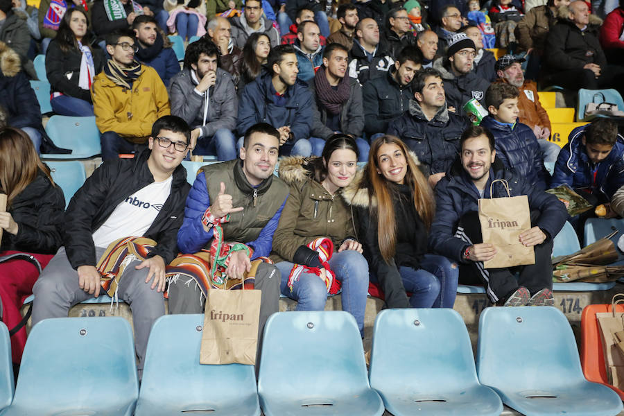 Los aficionados llenan el Helmántico durante el partido copero entre el Guijuelo y el Atlético de Madrid (2/2)