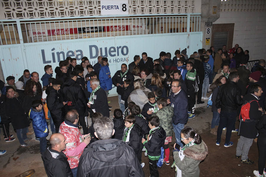 Los aficionados llenan el Helmántico durante el partido copero entre el Guijuelo y el Atlético de Madrid (2/2)