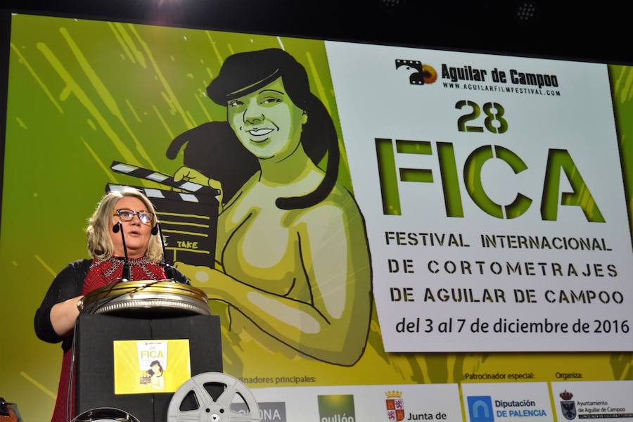 Entrega del Águila de Oro a Gracia Querejeta en el Festival de Cine de Aguilar