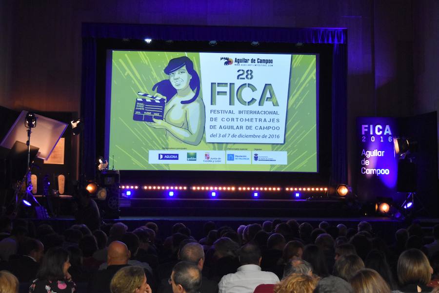 Entrega del Águila de Oro a Gracia Querejeta en el Festival de Cine de Aguilar