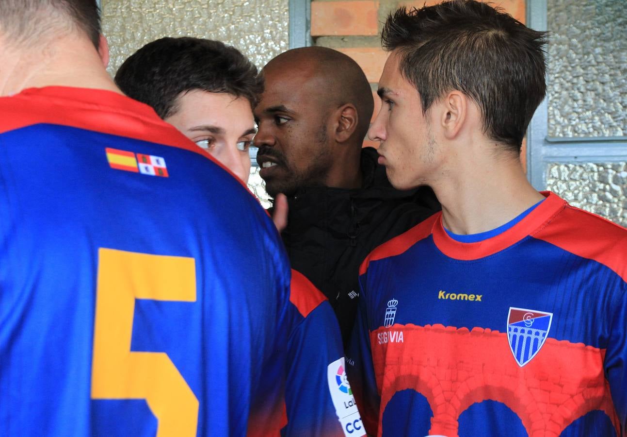 Partido de fútbol entre la Gimnástica Segoviana y el Almazán