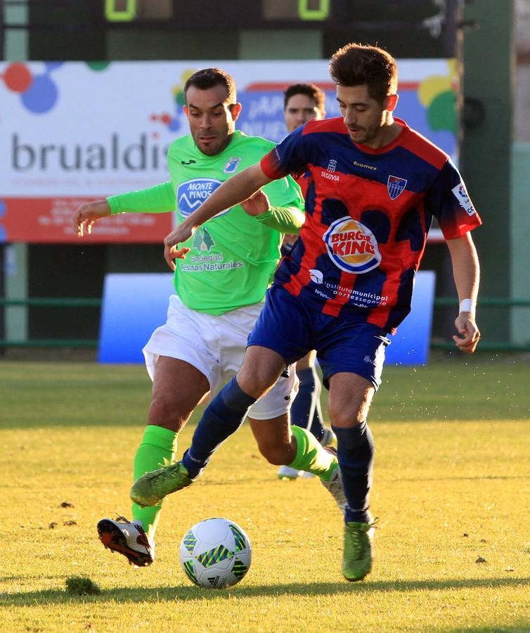 Partido de fútbol entre la Gimnástica Segoviana y el Almazán